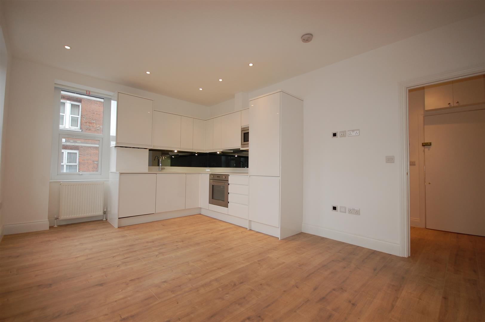 Flat D 34-35 Grand Parade, Green Lanes, London